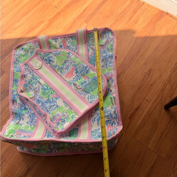 Lilly Pulitzer Tropical Print Tote Set - Picture 8 of 9
